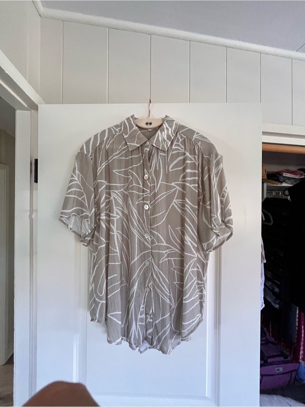 Bella Dahl Silk Short Sleeve Button-Up Shirt in Taupe Leaf Print